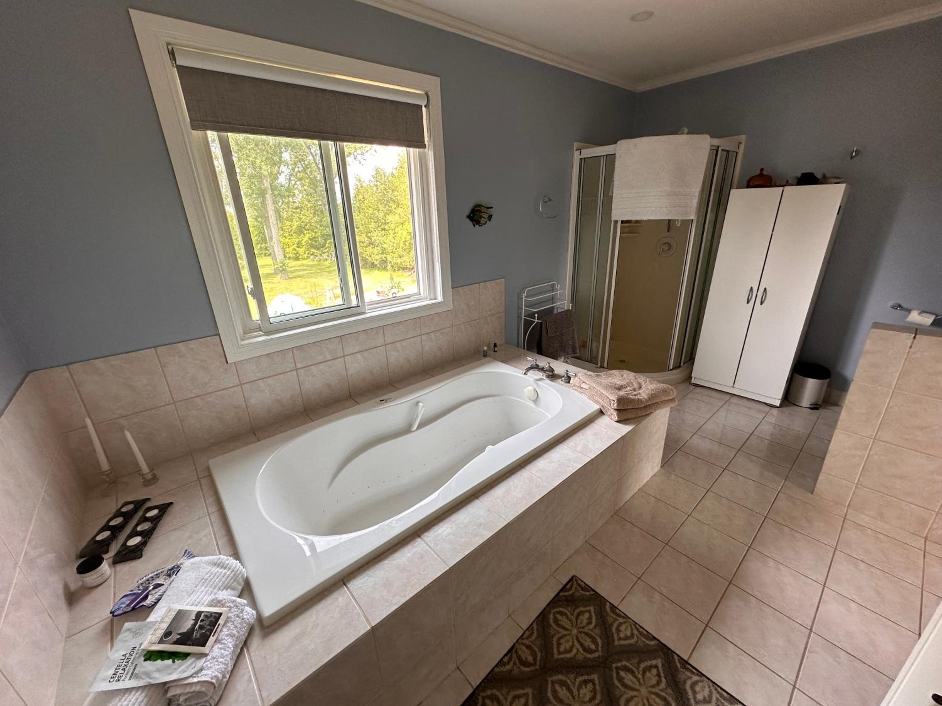 Large home steps from Presqui'le Provincial Park