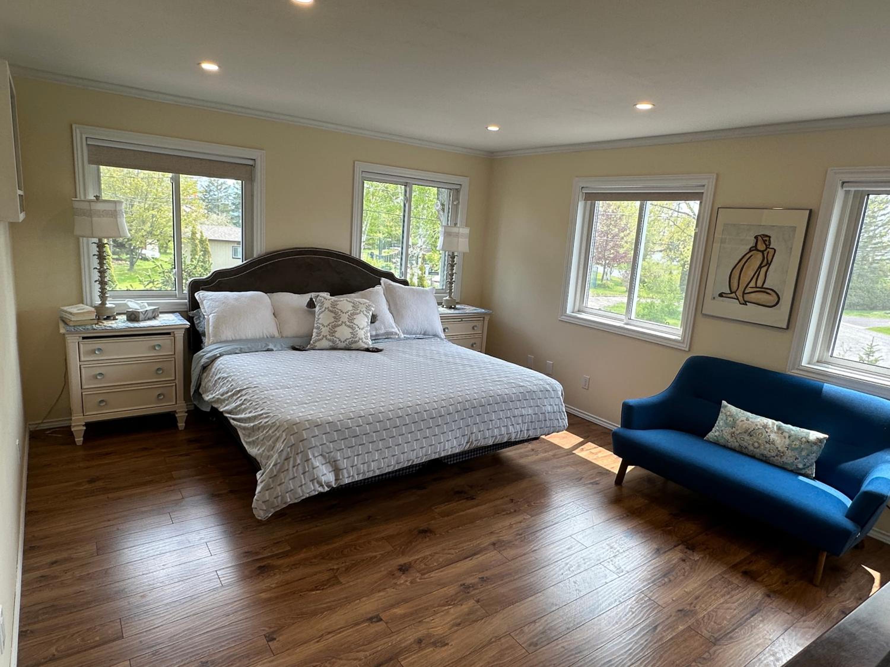 Large home steps from Presqui'le Provincial Park