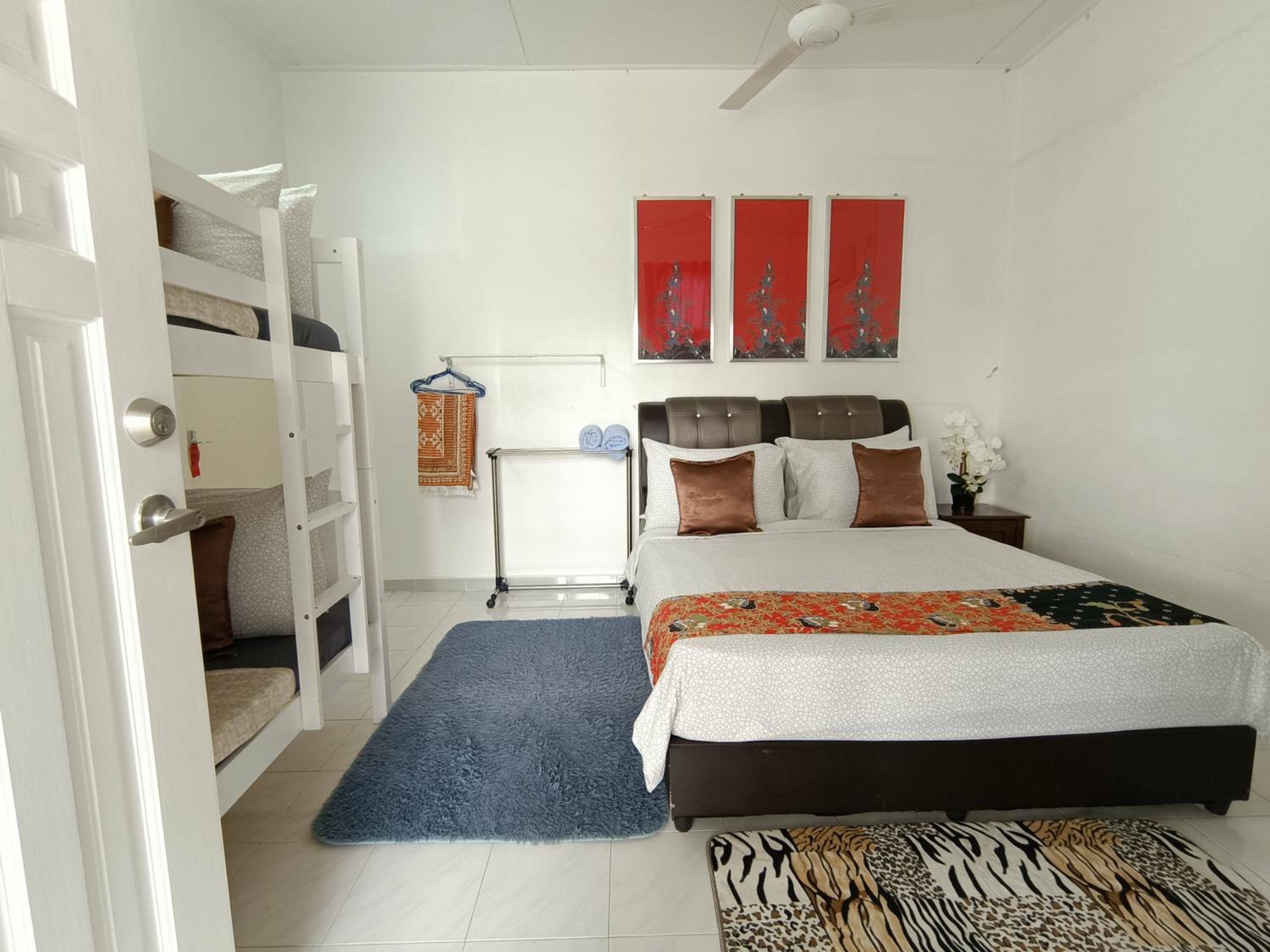 Canal Deluxe Private Room with Pool Access photo 4