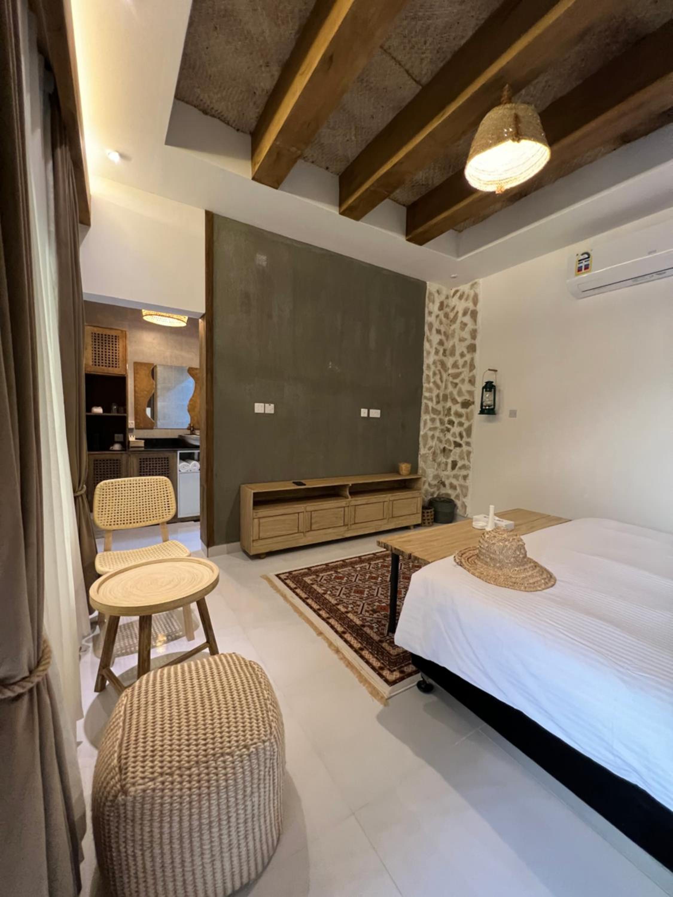 Nomad inn Tiwi view 3