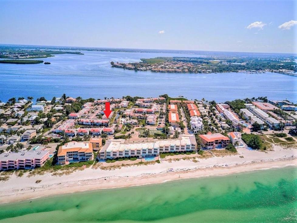 Resort Style Condo by the Beach with Heated Pool at Runaway Bay view 3