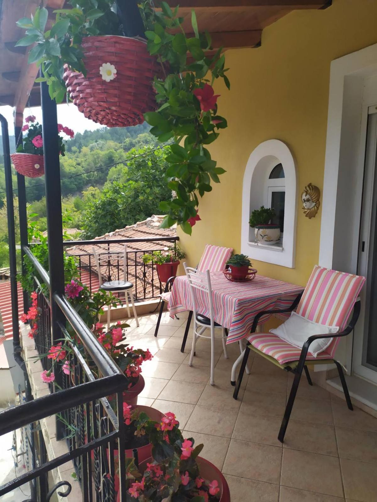 Dora's Home view 4