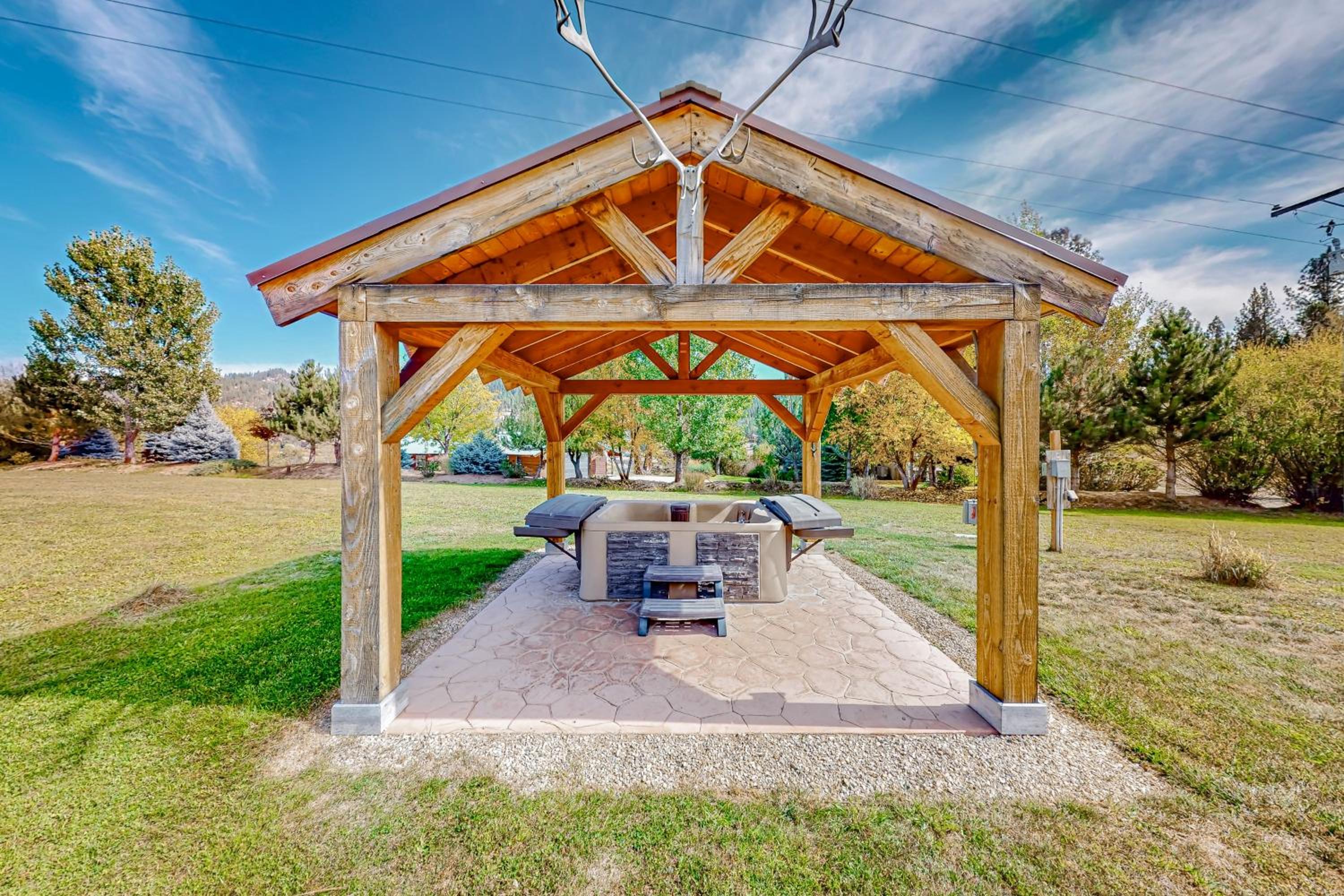 Rustic Cabin with Decks and Hot Tub in Garden Valley!