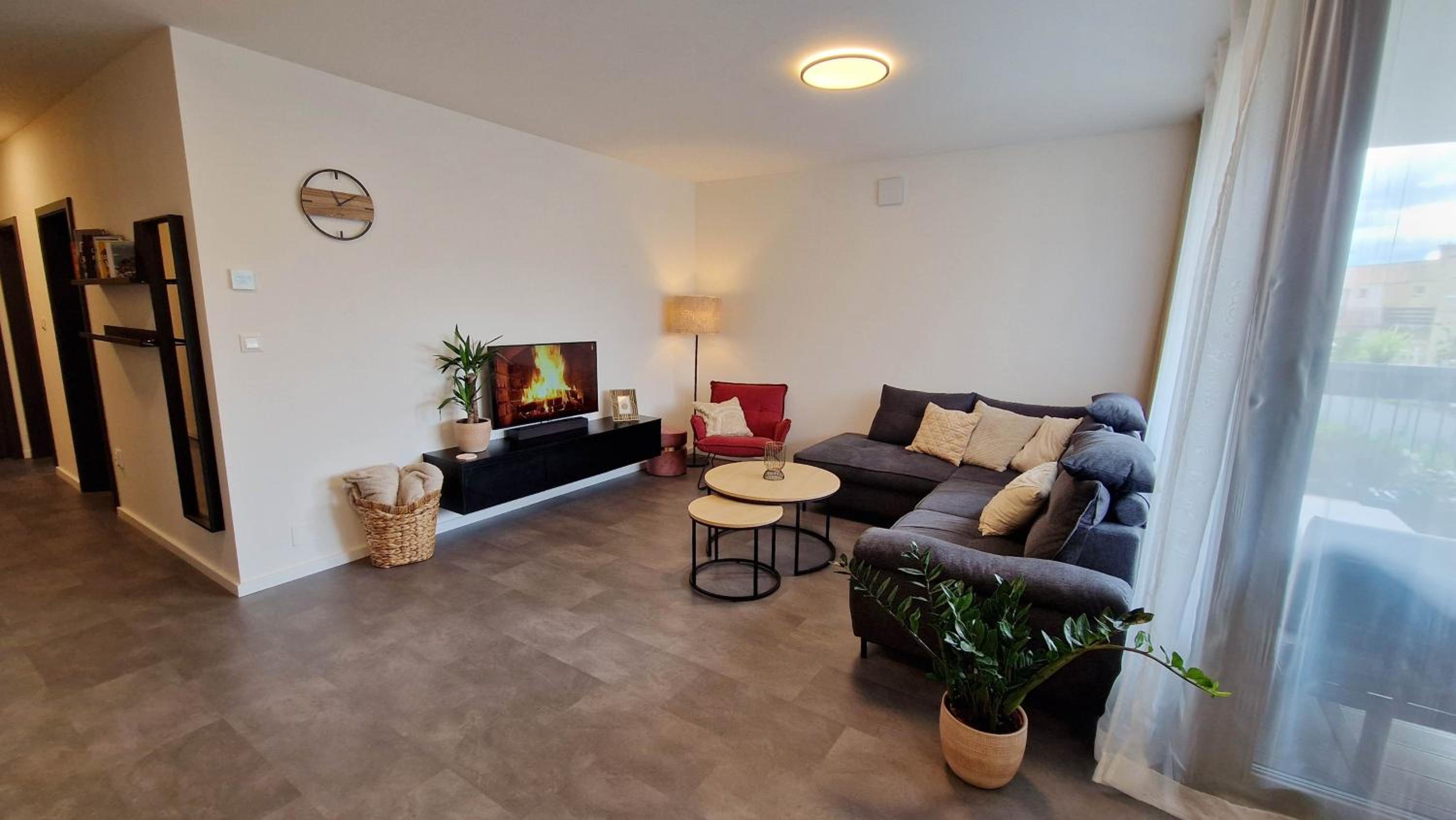 Hillshome - Liptov family base, sauna & terrace view 5