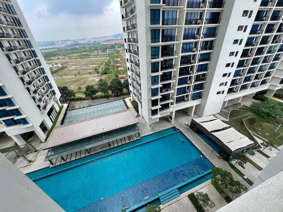 Seventeen Suite at Trefoil Setia Alam photo 8