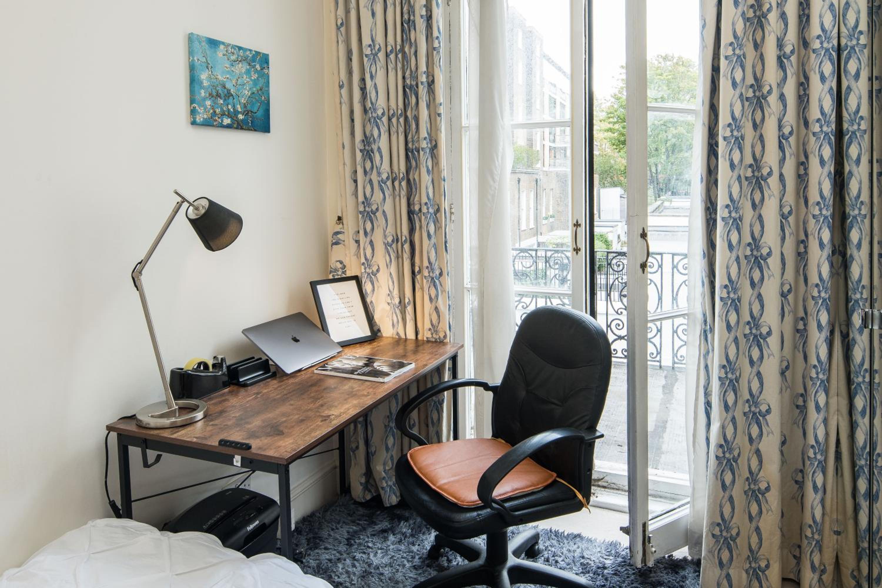 Cosy High-ceiling Victorian flat with balcony - 2mins to Hyde Park, Kensington Palace, NottingHill, High Street Kensington,2BR 2Baths