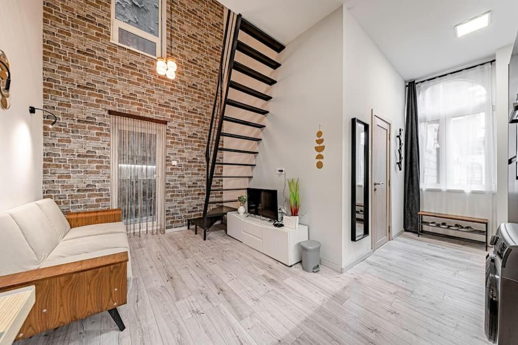 Chic Loft BP: Industrial Gem view 5