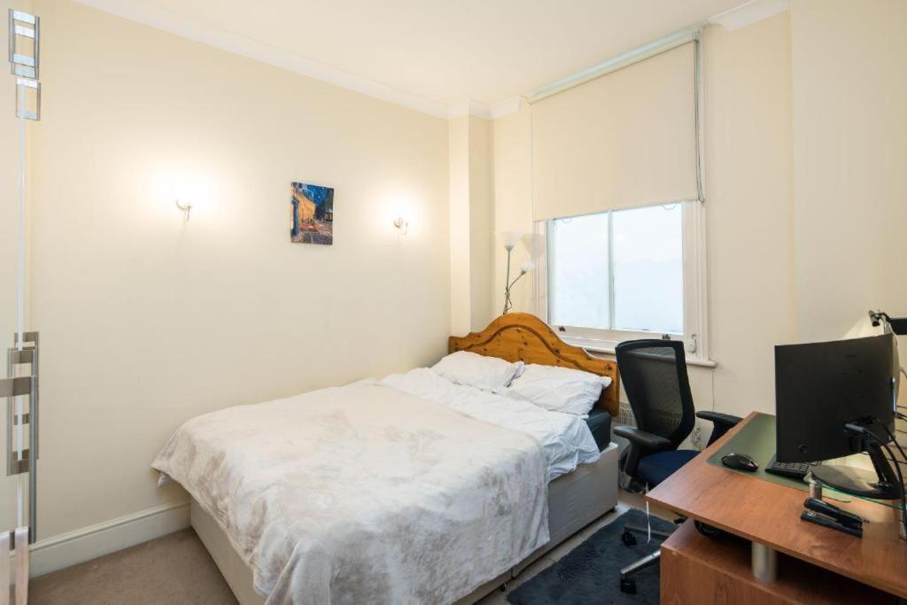Cosy High-ceiling Victorian flat with balcony - 2mins to Hyde Park, Kensington Palace, NottingHill, High Street Kensington,2BR 2Baths