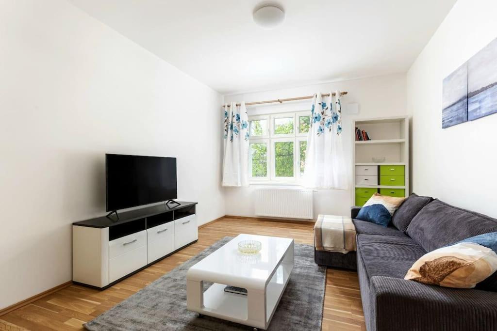Aurion Modern Apartment near Prague Castle - Parking - Up to 5 Guests