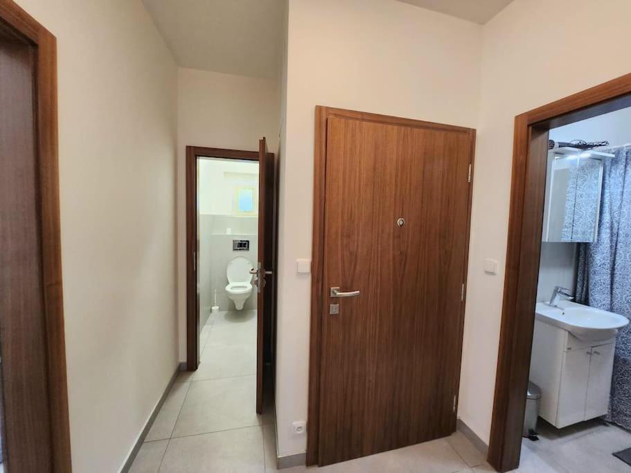 Aurion Modern Apartment near Prague Castle - Parking - Up to 5 Guests