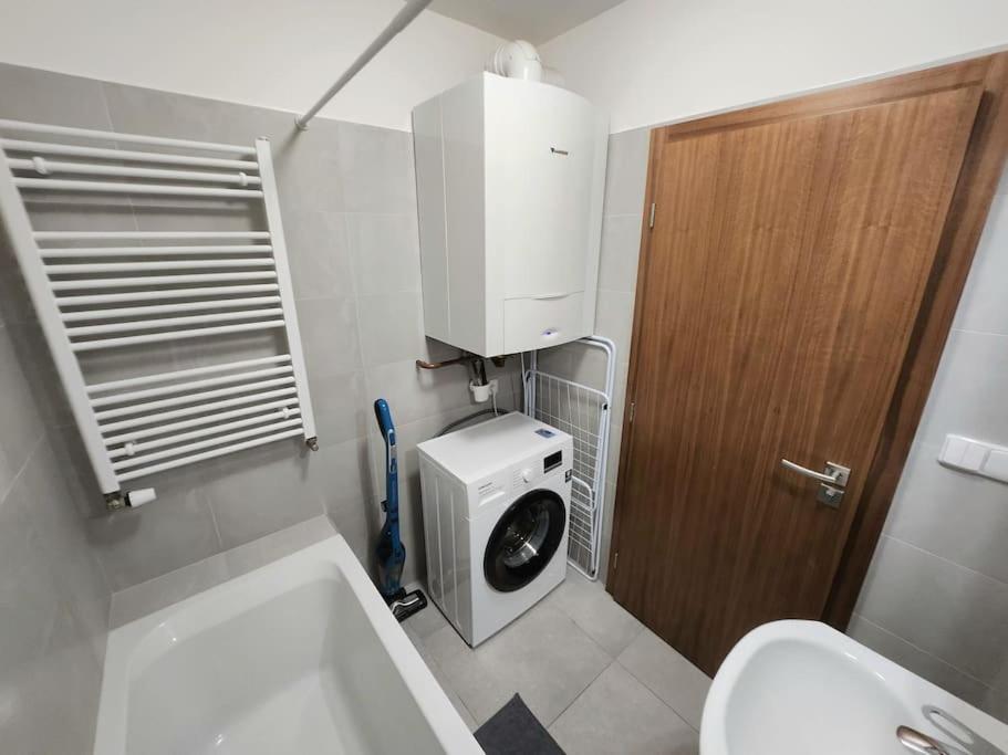 Aurion Modern Apartment near Prague Castle - Parking - Up to 5 Guests
