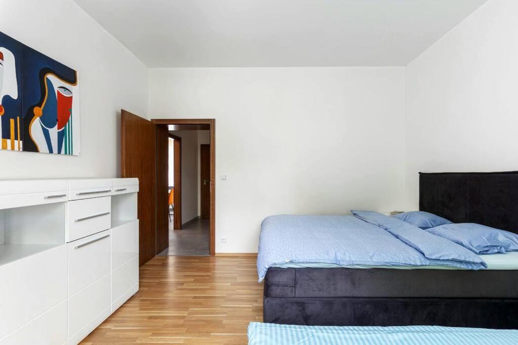 Aurion Modern Apartment near Prague Castle - Parking - Up to 5 Guests