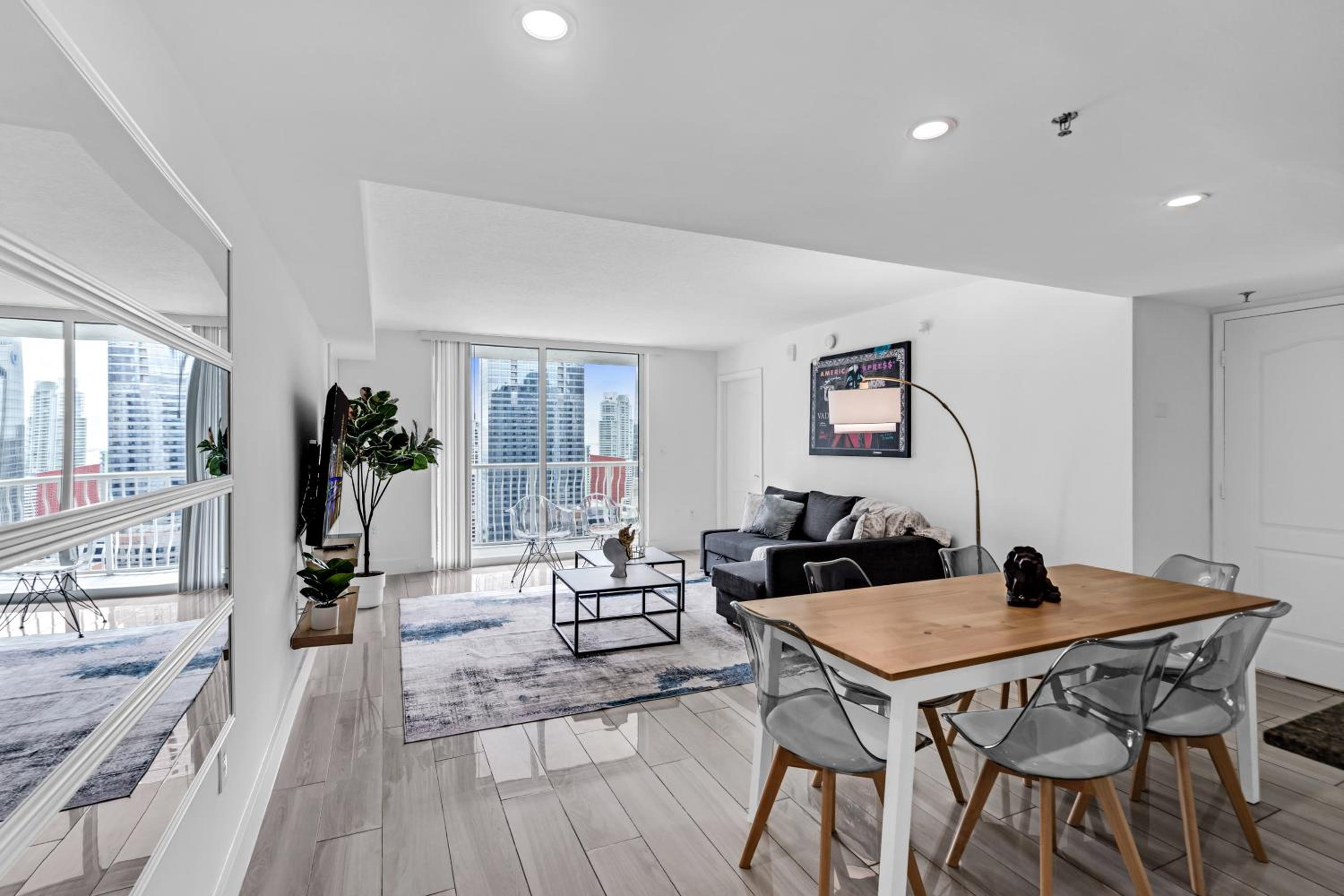 LUX 2B/2B Brickell - Free Parking