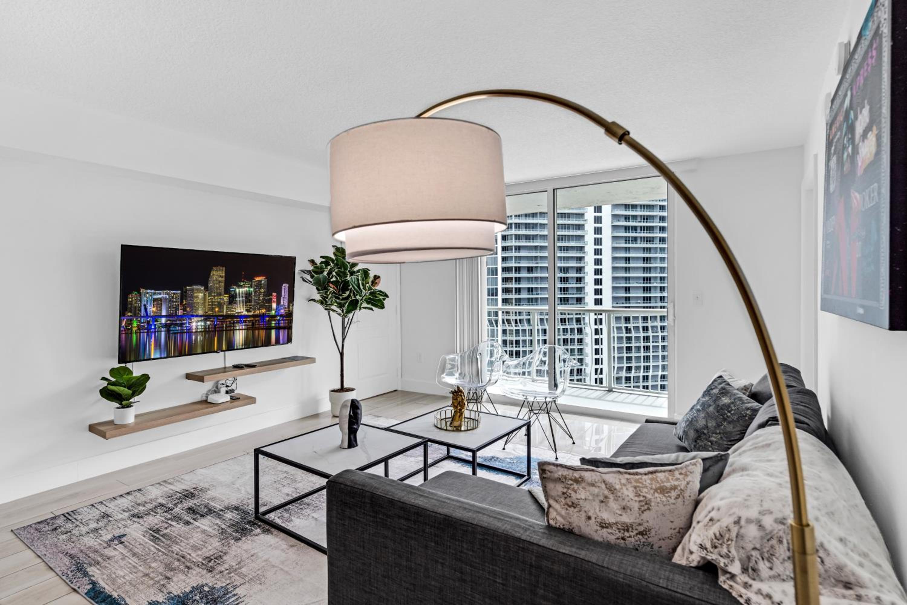 LUX 2B/2B Brickell - Free Parking
