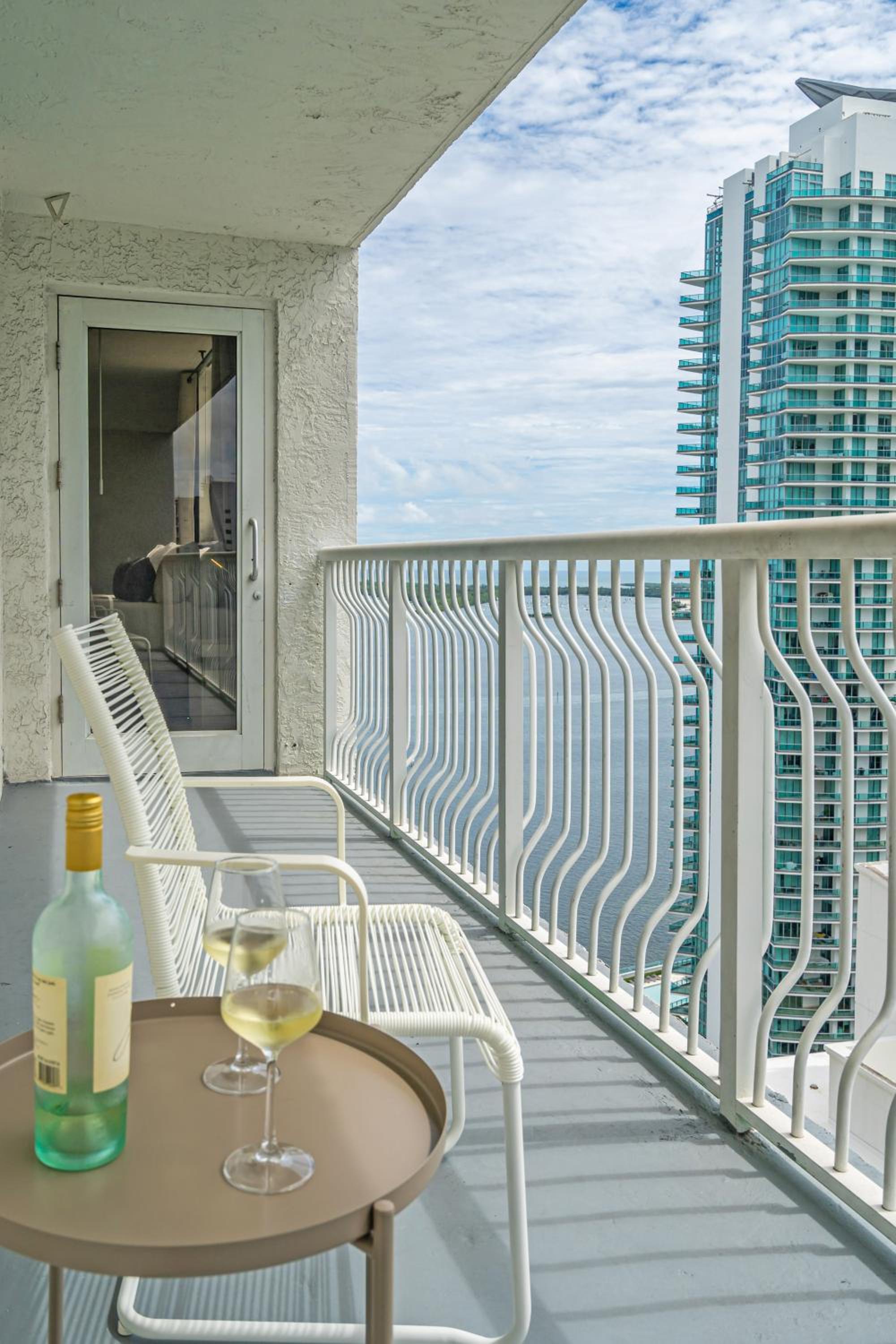 LUX 2B/2B Brickell - Free Parking