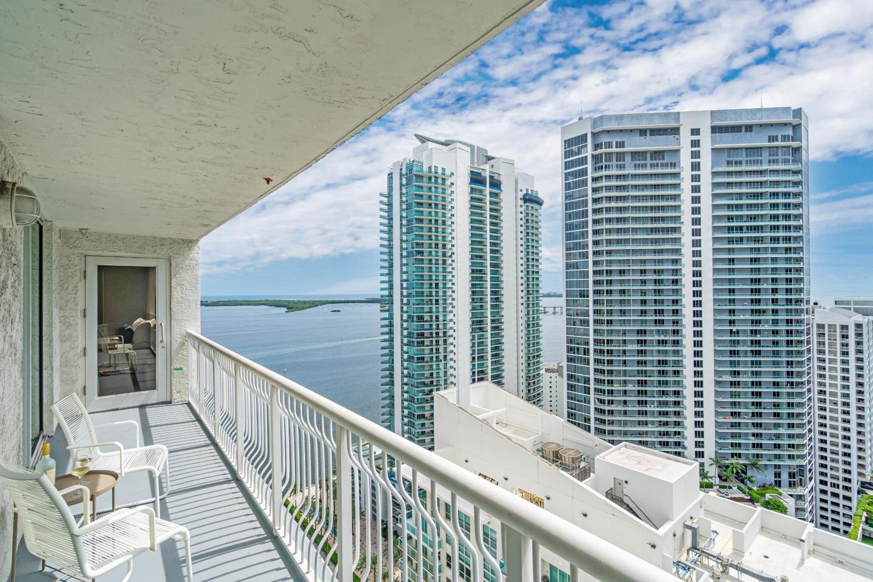 LUX 2B/2B Brickell - Free Parking