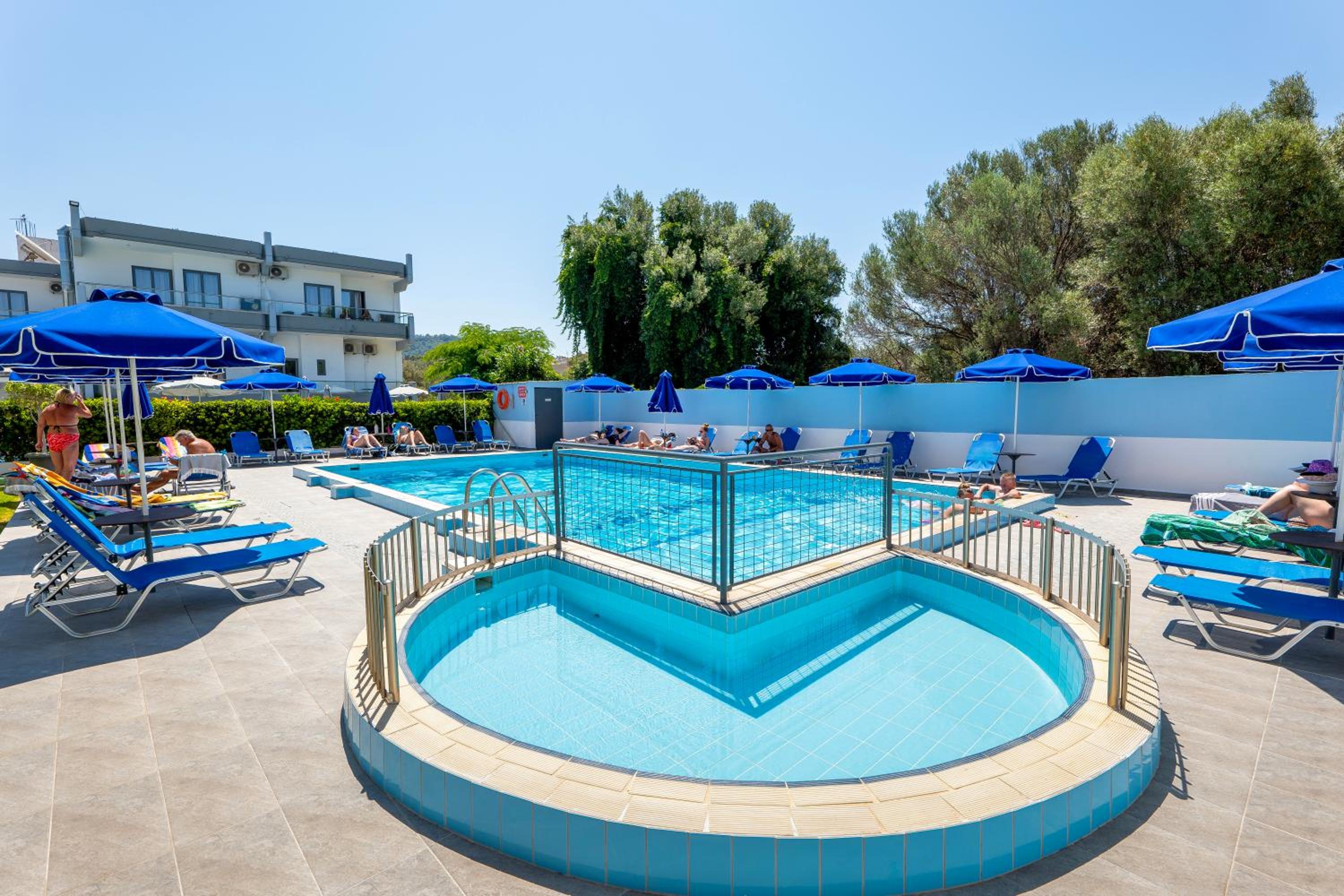 Anixis Hotel & Apartments