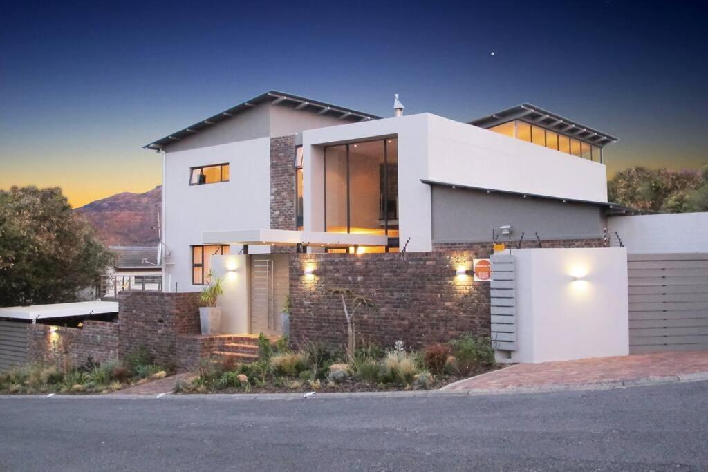 Villa Rhulani & Protea Suite - Luxurious Villa with Sea and Mountain Views, Pool & Inverter view 3