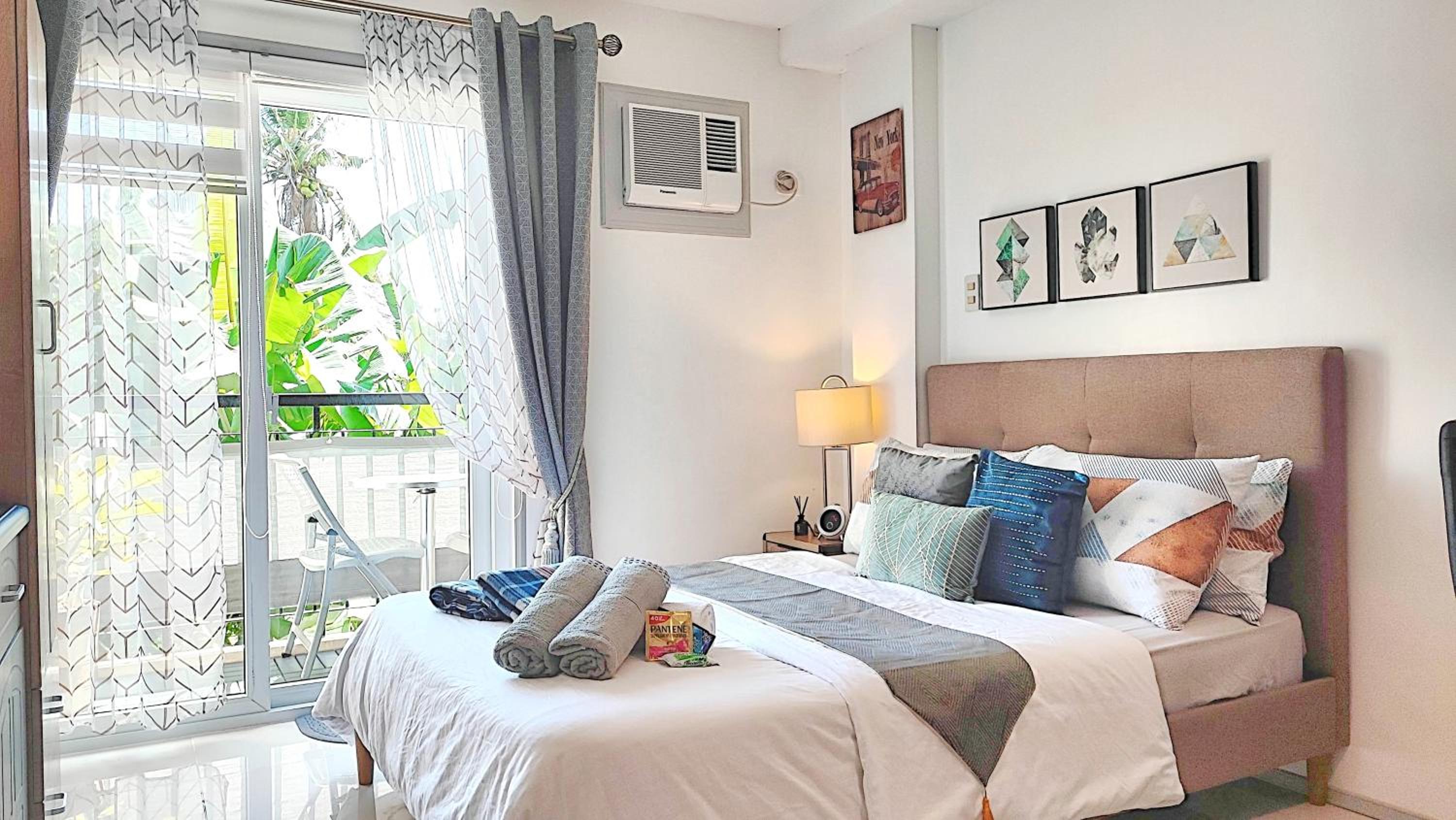CityCondo, 2nd Fl, 30 sqm, near CPU, balcony and parkview, Netflix, free parking view 4