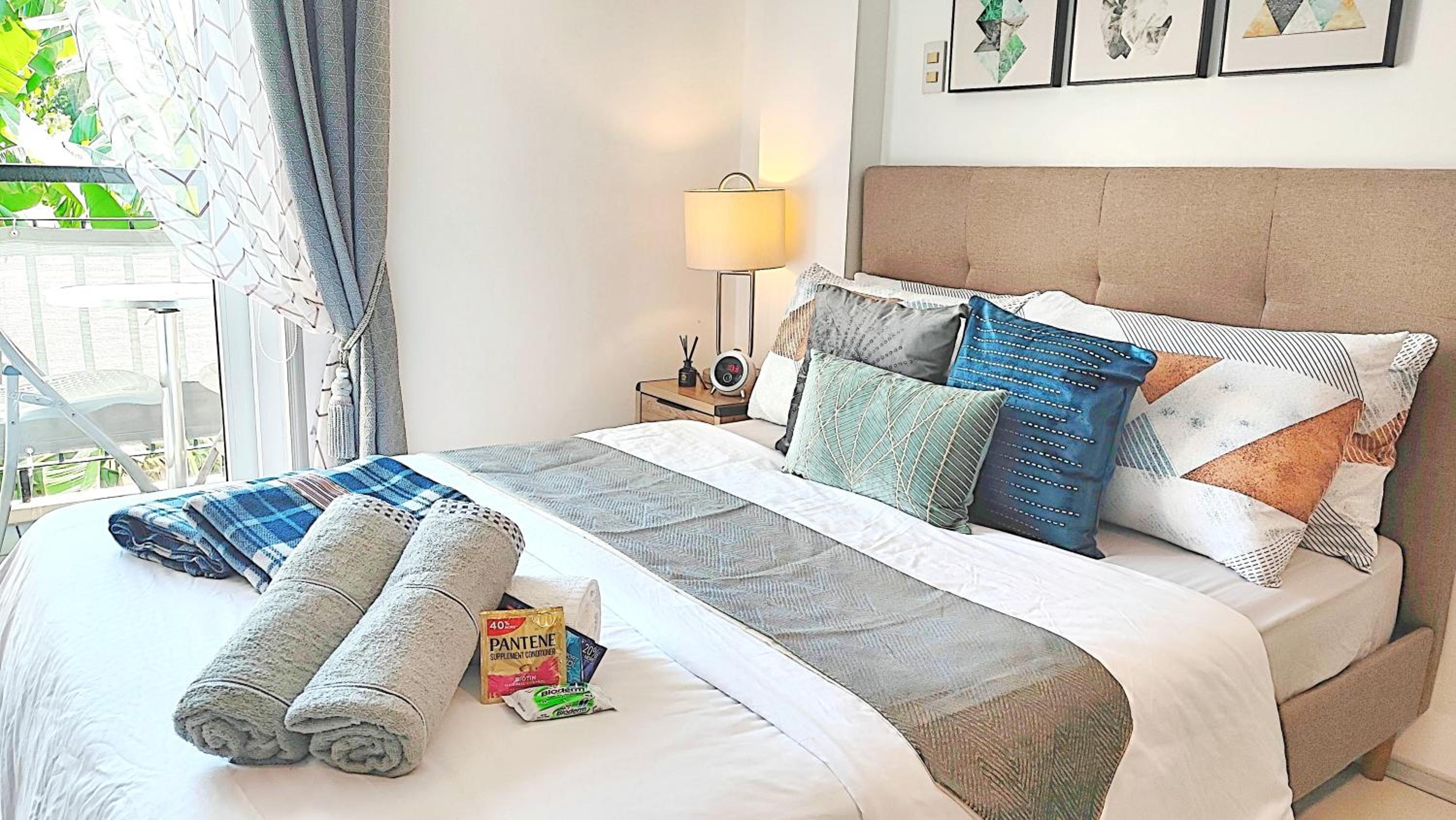 CityCondo, 2nd Fl, 30 sqm, near CPU, balcony and parkview, Netflix, free parking view 5