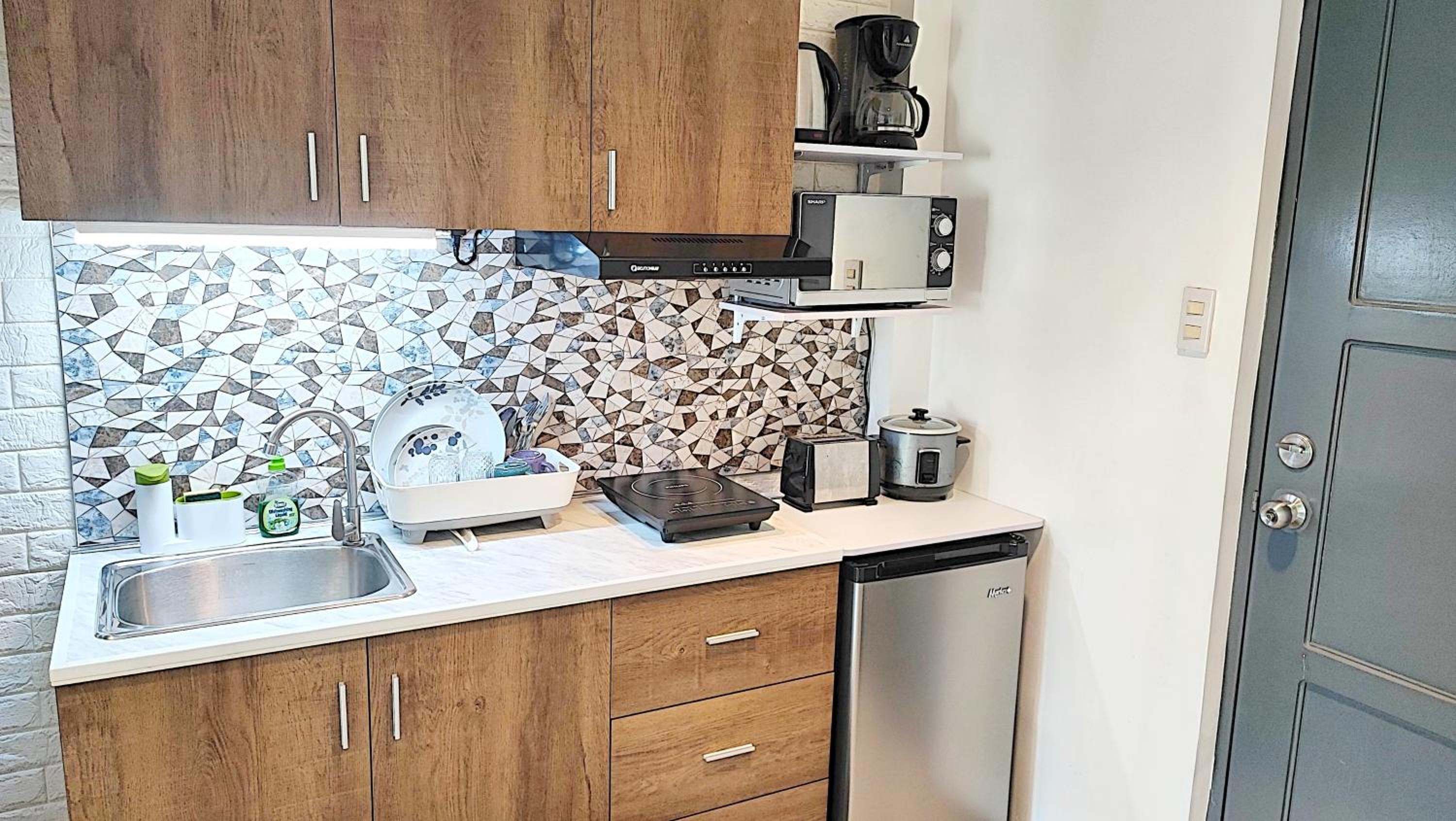 CityCondo, 2nd Fl, 30 sqm, near CPU, balcony and parkview, Netflix, free parking view 2