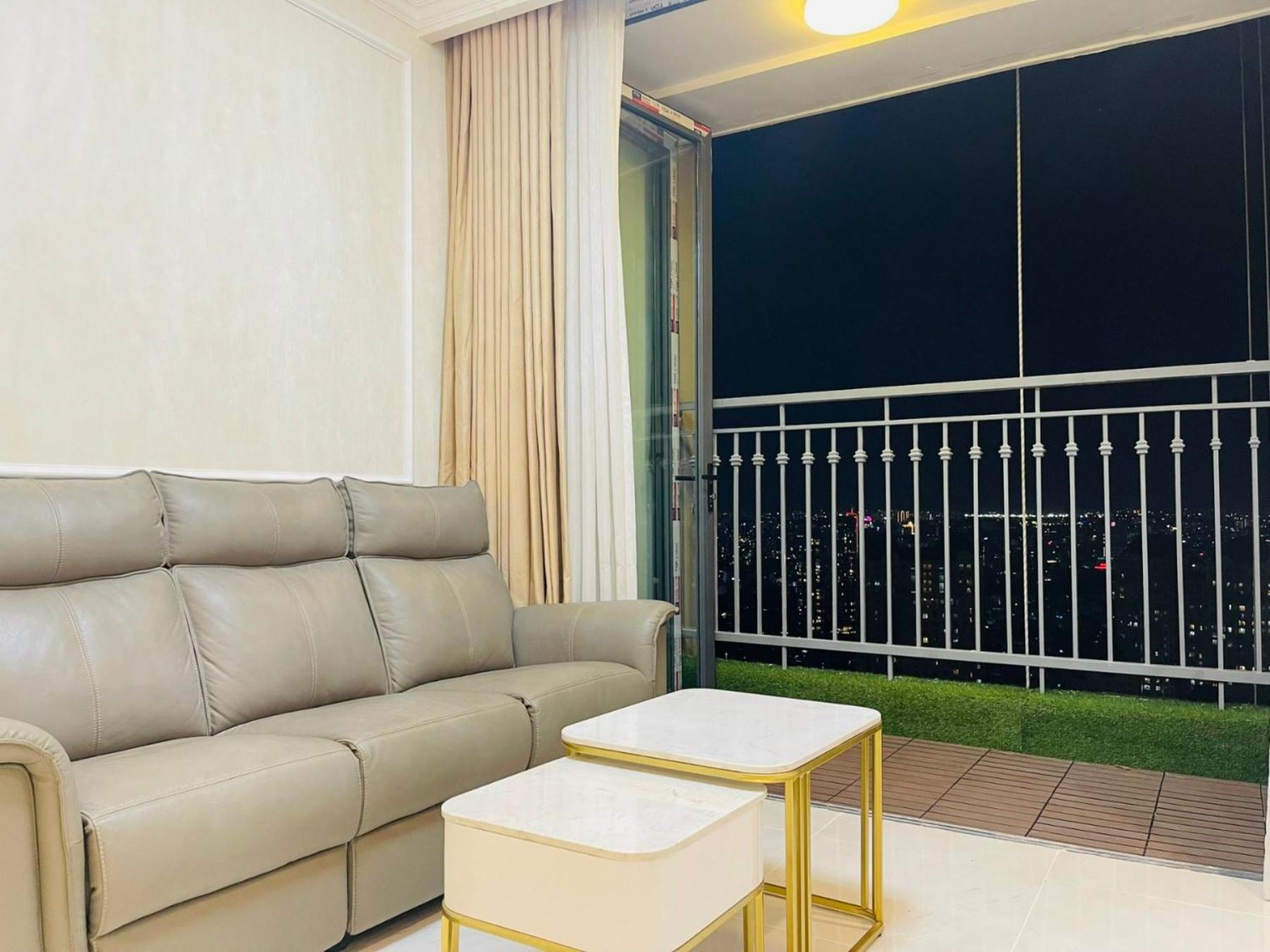 2BR Luxury SaiGon river view Landmark 81 CP Apartment