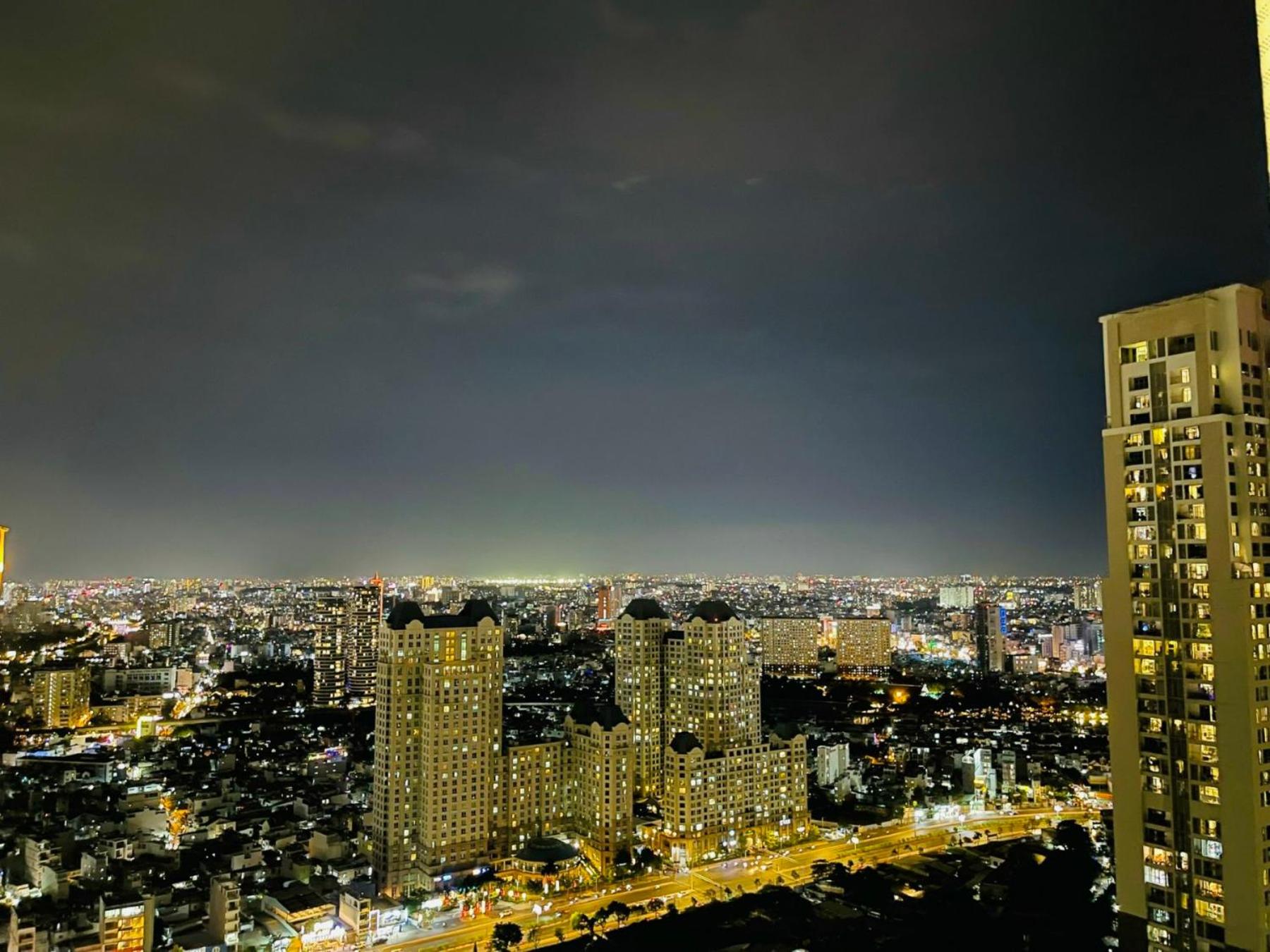 2BR Luxury SaiGon river view Landmark 81 CP Apartment