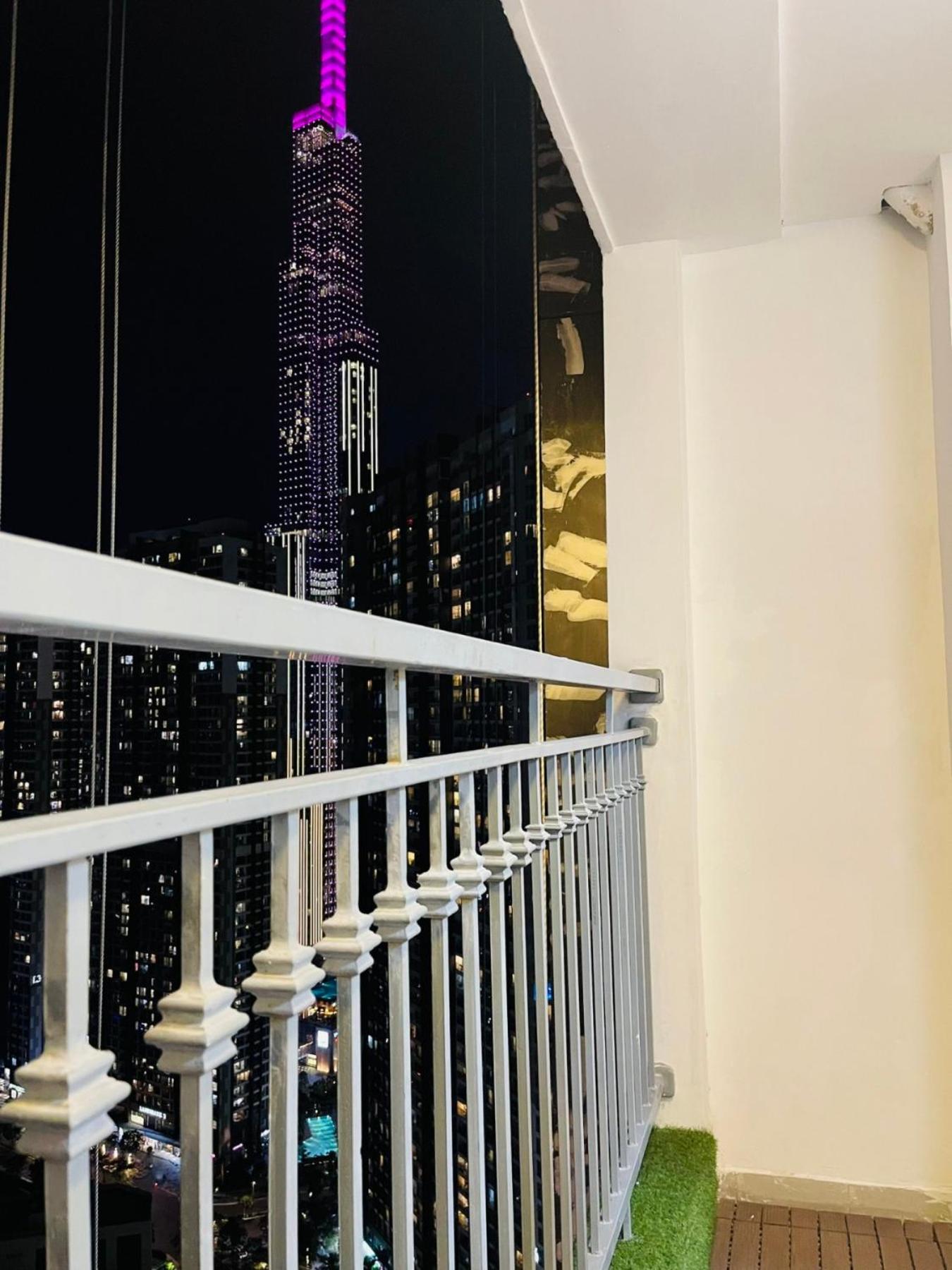 2BR Luxury SaiGon river view Landmark 81 CP Apartment