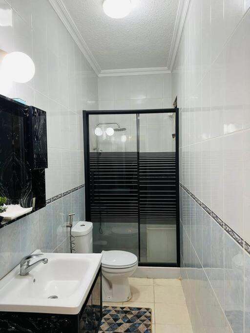 Lovely 3 bedrooms rental unit view 5