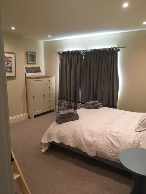 St Anthony’s, bright perkily decorated 3 bedroom house view 3