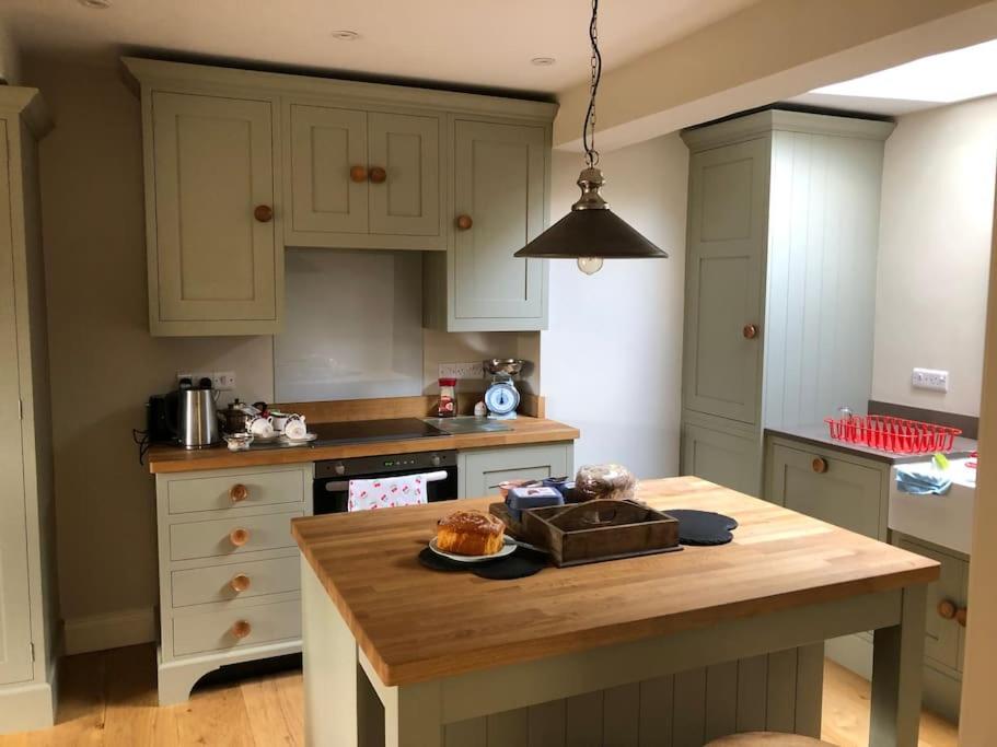 St Anthony’s, bright perkily decorated 3 bedroom house view 5