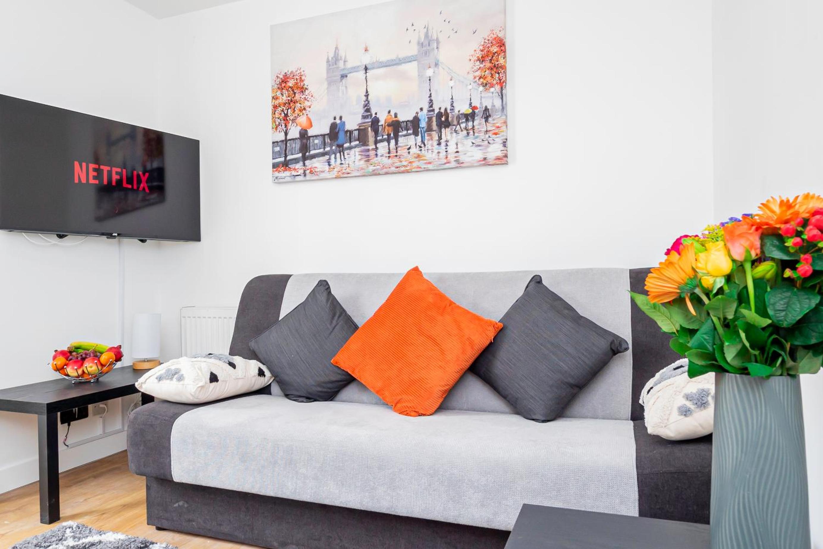 Contractors 8 Beds 3 Bath Parking Monthly Discount view 4
