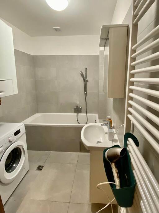 Aurion Cozy 2BR Apartment near Prague Castle - Parking - Up to 6 Guests