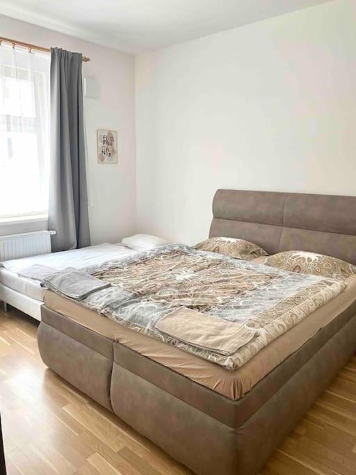 Aurion Cozy 2BR Apartment near Prague Castle - Parking - Up to 6 Guests