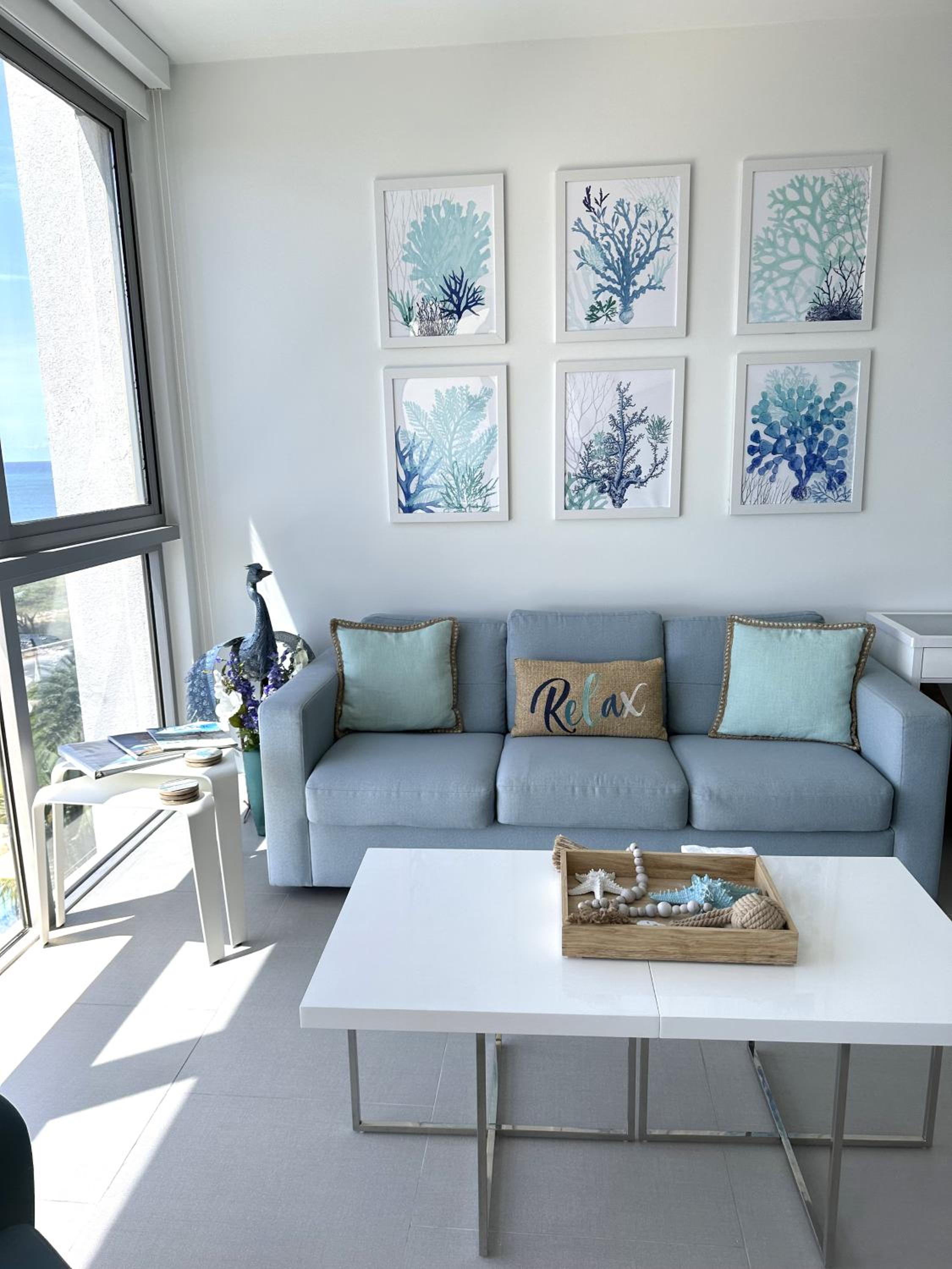 Azure 515 Aruba Vacation Sunset Breeze