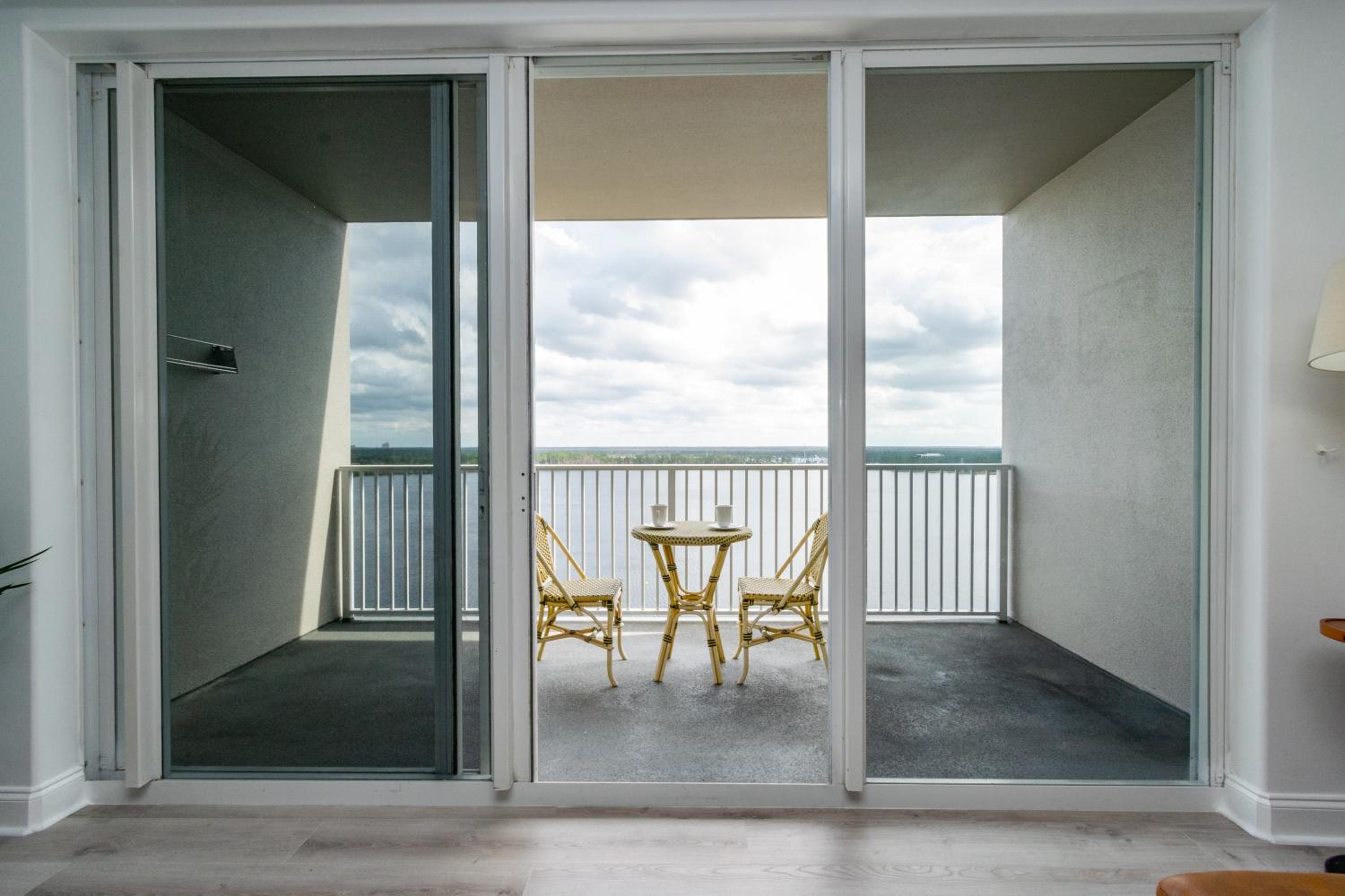 Orlando Blue Heron condo 1 mile from Disney