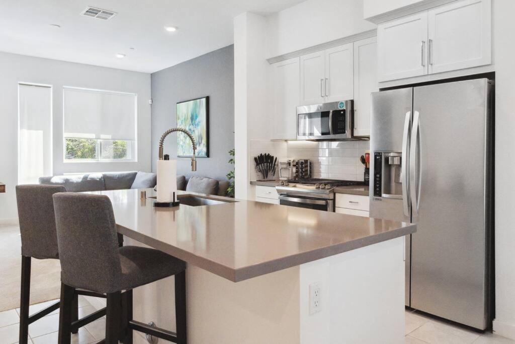 Bright, Modern, Central - Theater Room, Sleeps 9