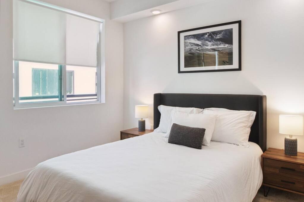 Bright, Modern, Central - Theater Room, Sleeps 9