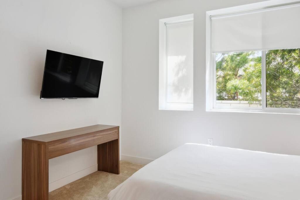 Bright, Modern, Central - Theater Room, Sleeps 9