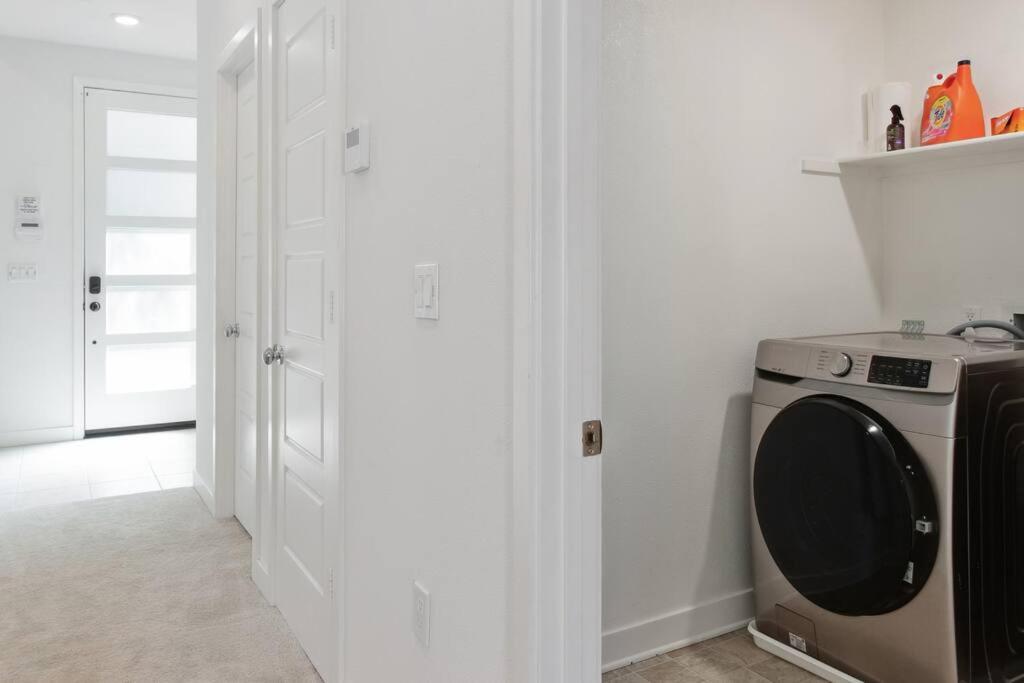 Bright, Modern, Central - Theater Room, Sleeps 9