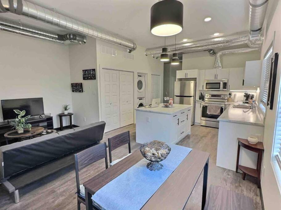 Brandon Vacations - Summer Suite - Pet Friendly - Property Image 2
