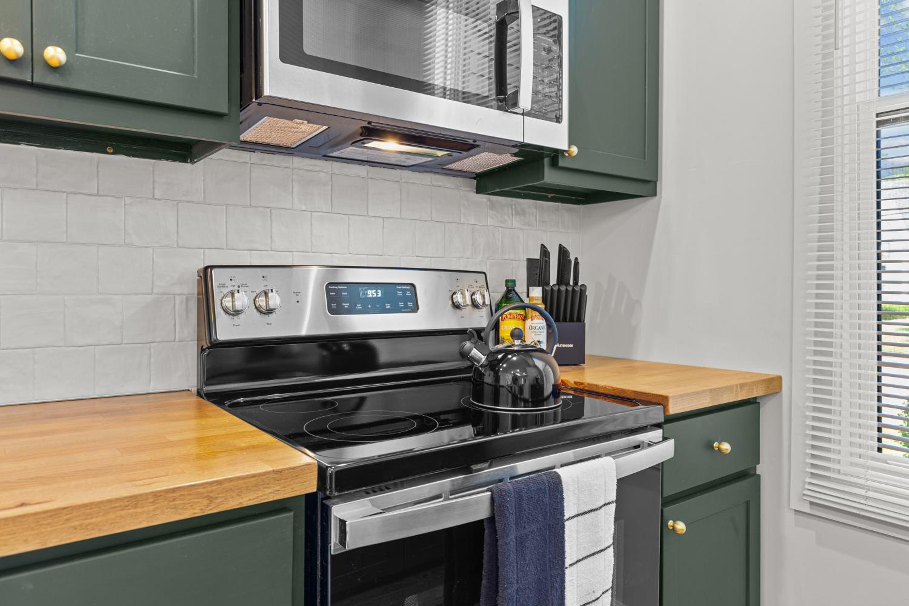 Wine Country Getaway | JZ Vacation Rentals view 5