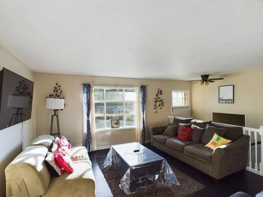 Fayetteville Vacations - Opuluxe Enjoy Fayetteville's 4 BR Hidden Gem! - Property Image 34