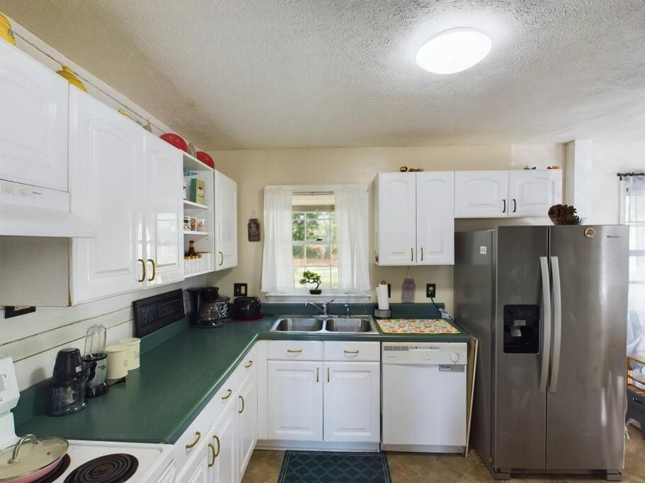 Fayetteville Vacations - Opuluxe Enjoy Fayetteville's 4 BR Hidden Gem! - Property Image 29