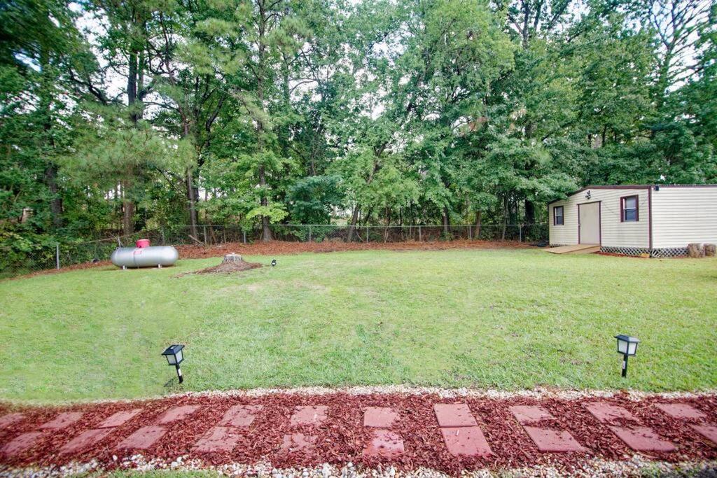 Fayetteville Vacations - Opuluxe Enjoy Fayetteville's 4 BR Hidden Gem! - Property Image 18