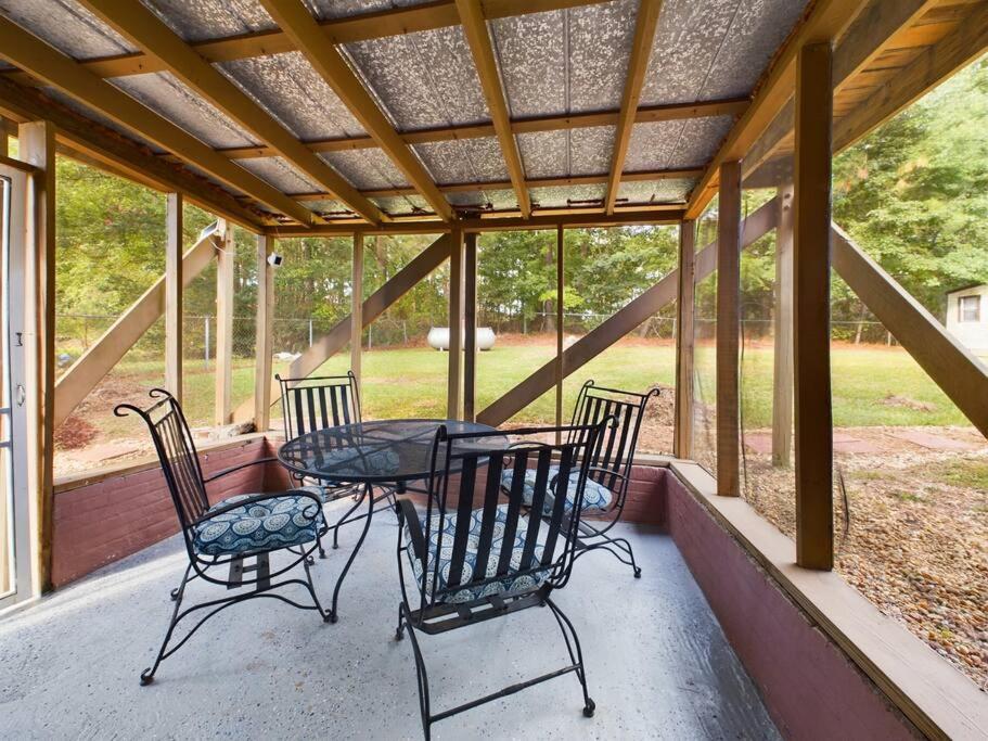 Fayetteville Vacations - Opuluxe Enjoy Fayetteville's 4 BR Hidden Gem! - Property Image 14