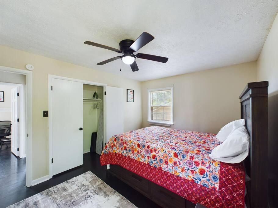 Fayetteville Vacations - Opuluxe Enjoy Fayetteville's 4 BR Hidden Gem! - Property Image 37