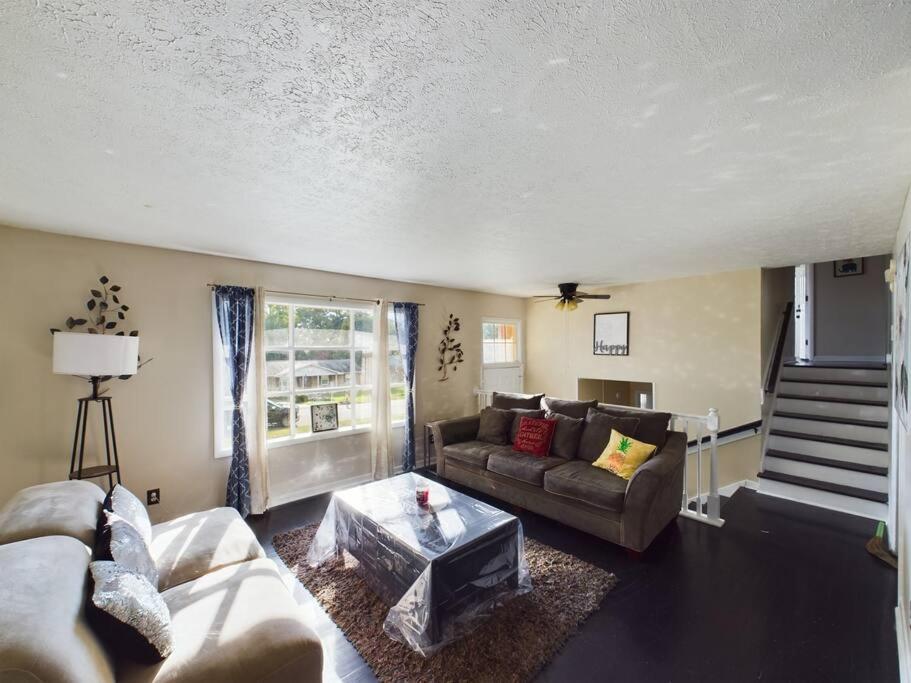 Fayetteville Vacations - Opuluxe Enjoy Fayetteville's 4 BR Hidden Gem! - Property Image 24