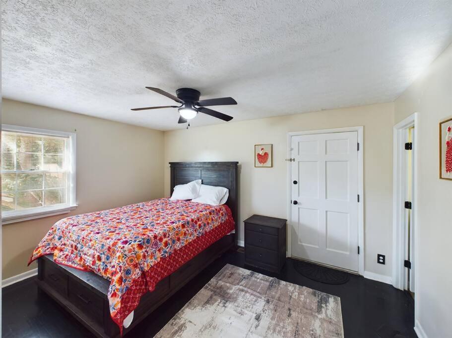 Fayetteville Vacations - Opuluxe Enjoy Fayetteville's 4 BR Hidden Gem! - Property Image 38