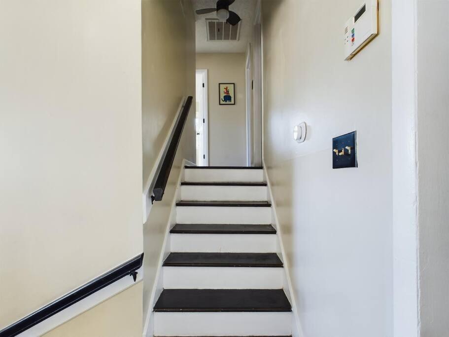 Fayetteville Vacations - Opuluxe Enjoy Fayetteville's 4 BR Hidden Gem! - Property Image 10